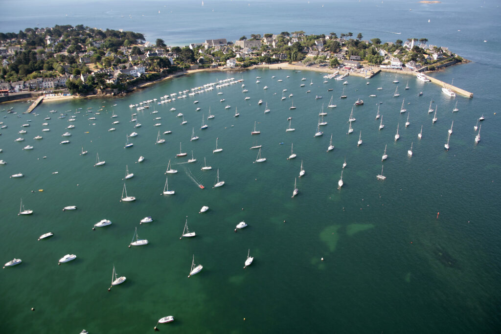 Mille Sabords 2026 au port du Crouesty : bateaux à flot dans le Golfe du Morbihan